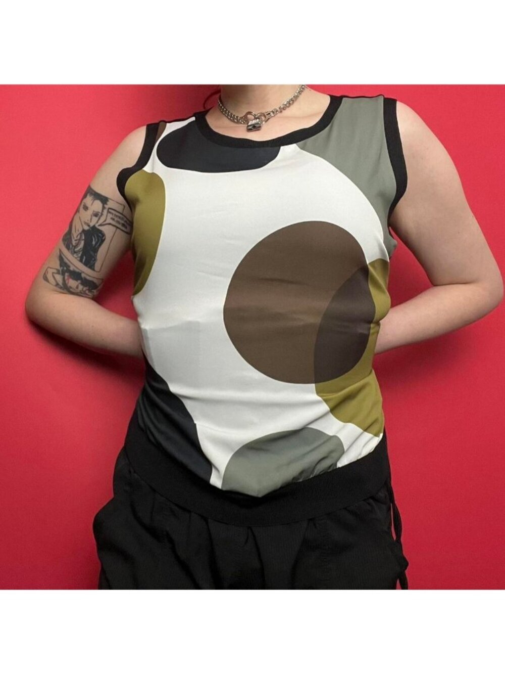 Laura / Neutral retro sleeveless top 🖤💚Classy and...